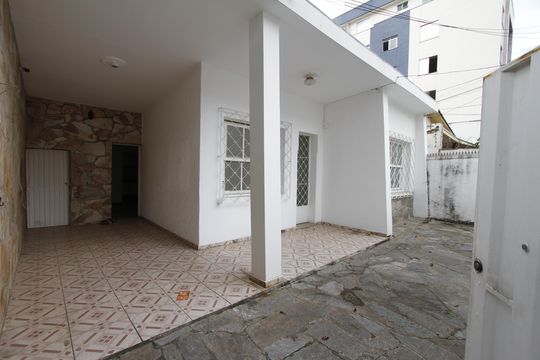 Garagem de casa para alugar com 5 quartos, 110m² em Calafate, Belo Horizonte