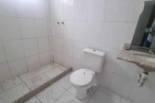 Banheiro de casa de condomínio à venda com 4 quartos, 300m² em Vargem Grande, Rio de Janeiro