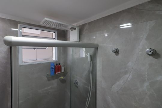Banheiro de apartamento à venda com 2 quartos, 52m² em Padroeira, Osasco
