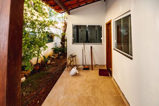 Área externa de casa para alugar com 2 quartos, 100m² em Itapoã, Belo Horizonte
