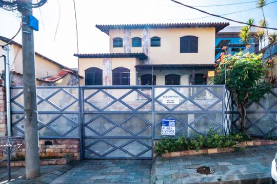 Fachada de casa para alugar com 2 quartos, 100m² em Itapoã, Belo Horizonte