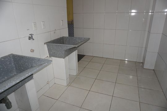 Lavanderia de casa para alugar com 1 quarto, 32m² em Jardim Santa Tereza Novo, Embu das Artes