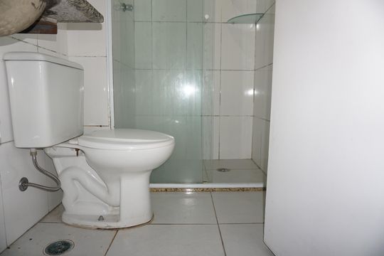 Banheiro de casa para alugar com 1 quarto, 32m² em Jardim Santa Tereza Novo, Embu das Artes