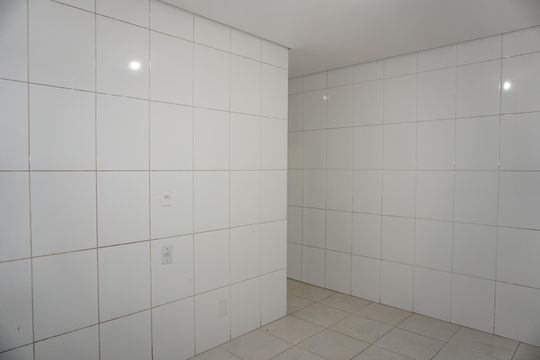 Cozinha de casa para alugar com 1 quarto, 32m² em Jardim Santa Tereza Novo, Embu das Artes