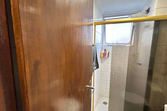 Banheiro de apartamento à venda com 2 quartos, 52m² em Vila Augusta, Guarulhos