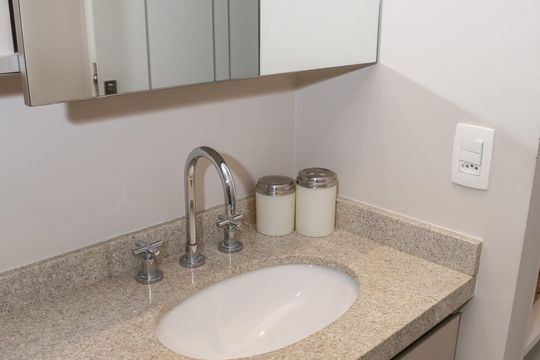 Banheiro de kitnet/studio à venda com 1 quarto, 42m² em Jardim Paulista, São Paulo