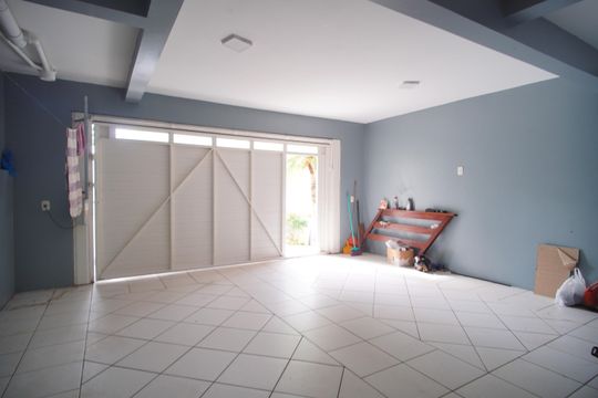Garagem de casa à venda com 3 quartos, 120m² em Feitoria Seller, São Leopoldo
