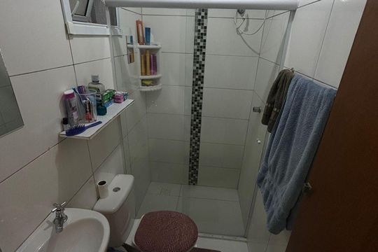 Banheiro de apartamento à venda com 2 quartos, 42m² em Vila Luzita, Santo André
