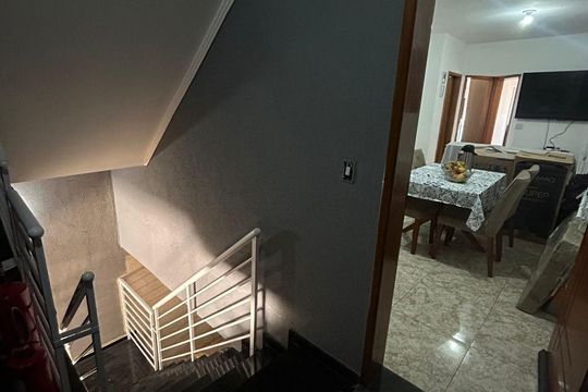 Porta de apartamento à venda com 2 quartos, 42m² em Vila Luzita, Santo André