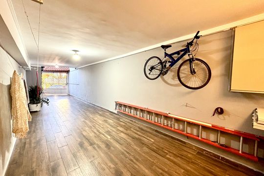 Garagem de casa à venda com 4 quartos, 180m² em Cidade Patriarca, São Paulo