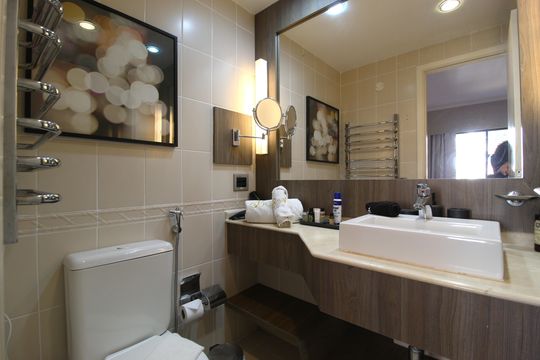 Banheiro de kitnet/studio para alugar com 1 quarto, 36m² em Jardim Europa, São Paulo