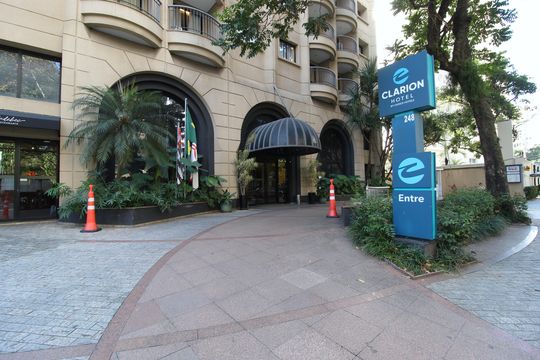 Fachada de kitnet/studio para alugar com 1 quarto, 36m² em Jardim Europa, São Paulo