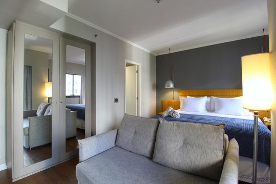 Sala/Quarto de kitnet/studio para alugar com 1 quarto, 36m² em Jardim Europa, São Paulo