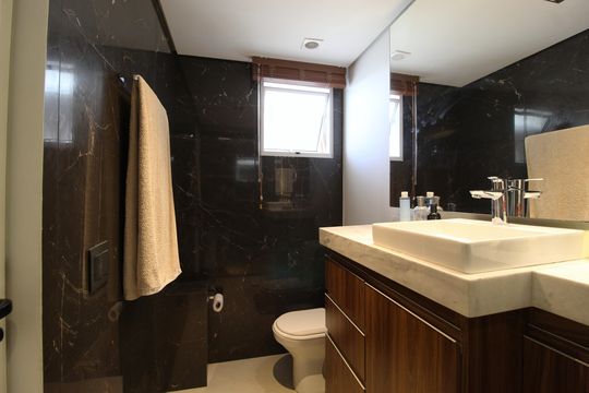 Banheiro da Suíte de apartamento à venda com 1 quarto, 142m² em Vila Olímpia, São Paulo