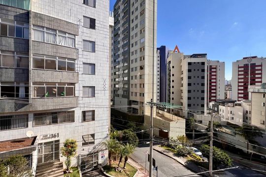 Apartamento à venda com 4 quartos, 153m² em Grajaú, Belo Horizonte