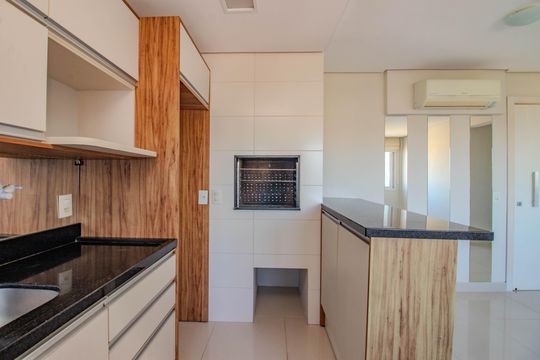 Cozinha e Área de Serviço de apartamento à venda com 2 quartos, 52m² em Petrópolis, Porto Alegre