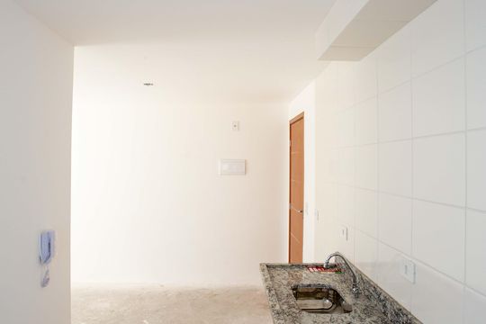 Cozinha de apartamento à venda com 2 quartos, 51m² em Vila Maria Leonor, Diadema