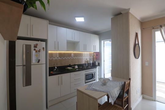 Cozinha e Área de Serviço de casa de condomínio para alugar com 2 quartos, 111m² em Olaria, Canoas