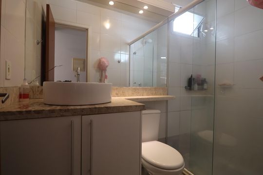 Banheiro de casa de condomínio para alugar com 2 quartos, 111m² em Olaria, Canoas