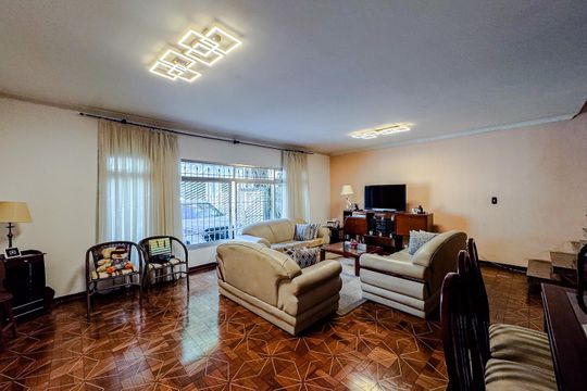 Casa à venda com 3 quartos, 235m² em Vila Regente Feijó, São Paulo