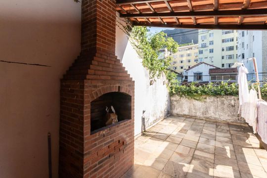 Quintal de casa à venda com 2 quartos, 118m² em Grajaú, Rio de Janeiro