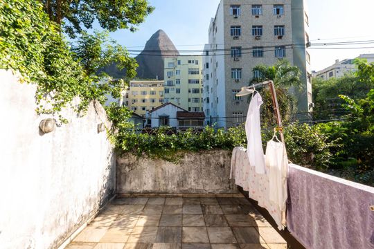 Quintal de casa à venda com 2 quartos, 118m² em Grajaú, Rio de Janeiro