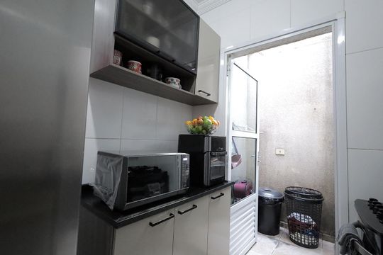 Cozinha de apartamento para alugar com 2 quartos, 50m² em Vila Eldizia, Santo André