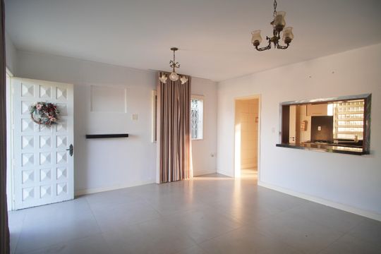 Sala de casa à venda com 3 quartos, 180m² em Vila Nova, Novo Hamburgo