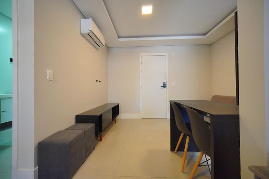 Sala de kitnet/studio para alugar com 1 quarto, 31m² em Trindade, Florianópolis