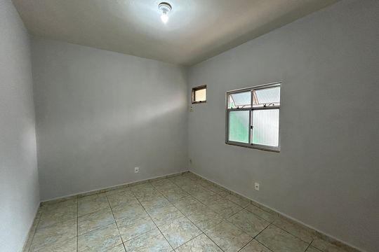 Casa para alugar com 1 quarto, 40m² em Bento Ribeiro, Rio de Janeiro