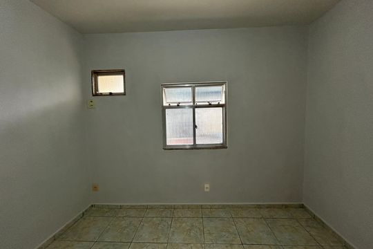 Casa para alugar com 1 quarto, 40m² em Bento Ribeiro, Rio de Janeiro