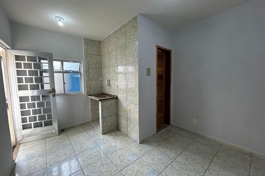 Casa para alugar com 1 quarto, 40m² em Bento Ribeiro, Rio de Janeiro