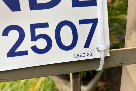 Plaquinha Instalada código LBED-30 de apartamento à venda com 2 quartos, 108m² em Boa Vista, Porto Alegre