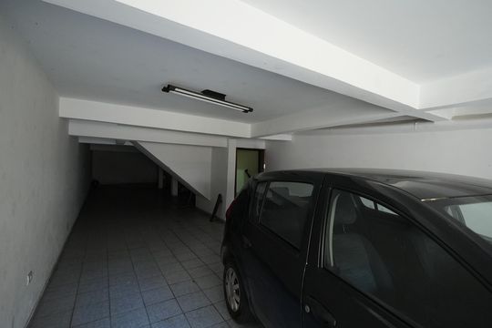 Garagem de casa à venda com 3 quartos, 125m² em Jardim Las Vegas, Santo André