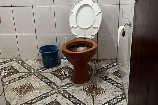 Banheiro de casa para alugar com 2 quartos, 65m² em Vila Zat, São Paulo