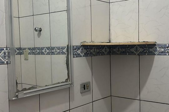 Banheiro de casa para alugar com 2 quartos, 65m² em Vila Zat, São Paulo