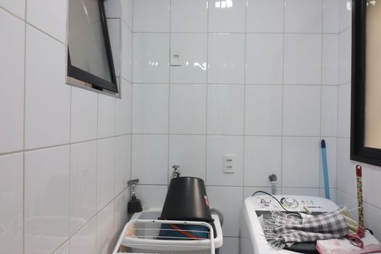 Cozinha e Área de Serviço de apartamento à venda com 2 quartos, 77m² em Vila Euclides, São Bernardo do Campo