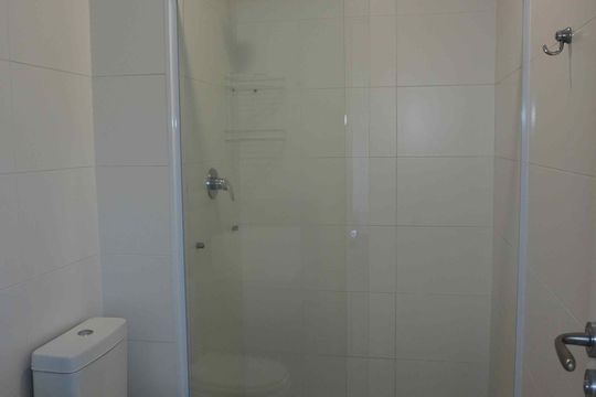 Banheiro da Suite de apartamento para alugar com 1 quarto, 58m² em Centro de Apoio I (alphaville), Santana de Parnaíba