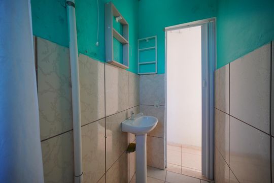 Banheiro de apartamento para alugar com 1 quarto, 32m² em São Luiz, São José