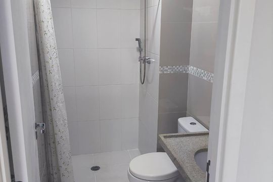 Banheiro de kitnet/studio para alugar com 1 quarto, 25m² em Tatuapé, São Paulo
