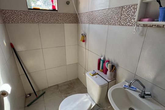 Banheiro anexo 2 de casa à venda com 6 quartos, 225m² em Q 1, Brasília
