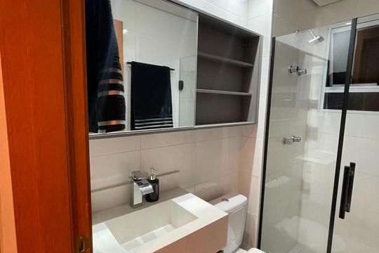 Banheiro de apartamento à venda com 2 quartos, 46m² em Jardim Nova Europa, Campinas