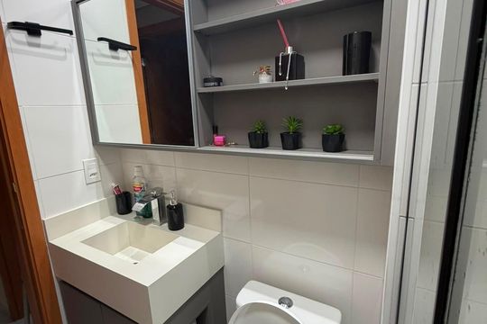Banheiro de apartamento à venda com 2 quartos, 46m² em Jardim Nova Europa, Campinas