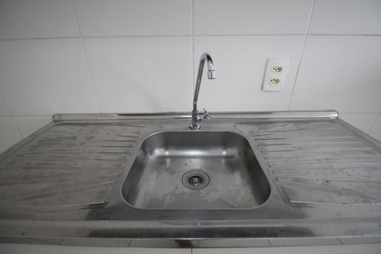 Cozinha e Área de Serviço Torneira Pia de apartamento à venda com 2 quartos, 32m² em Jardim Celeste, São Paulo
