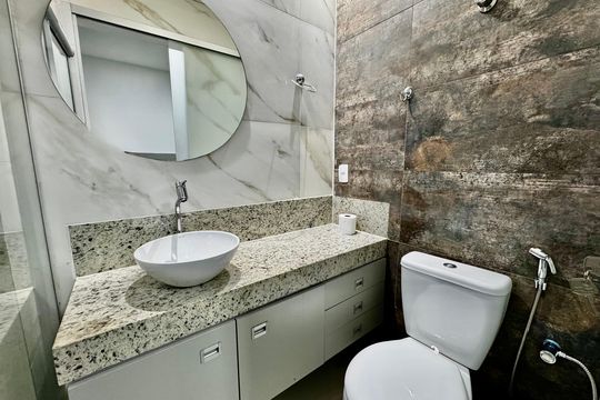 Banheiro social de apartamento para alugar com 1 quarto, 32m² em Estoril, Belo Horizonte