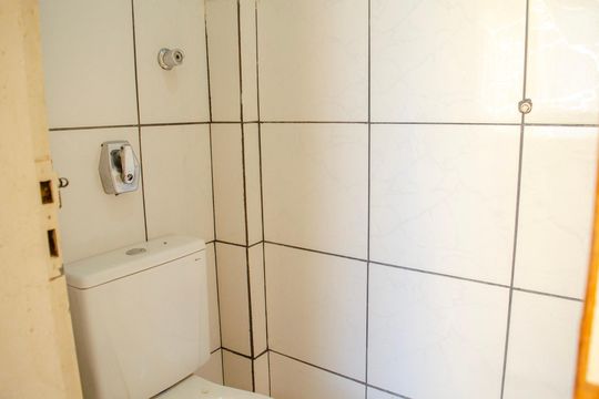 Banheiro de serviço de apartamento à venda com 3 quartos, 278m² em Setor Central, Goiânia