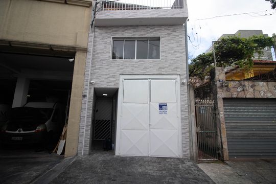 FACHADA de casa para alugar com 1 quarto, 40m² em Parque Peruche, São Paulo
