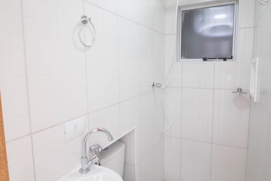 BANHEIRO de casa para alugar com 1 quarto, 40m² em Parque Peruche, São Paulo