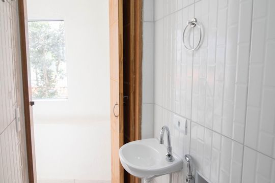 BANHEIRO de casa para alugar com 1 quarto, 40m² em Parque Peruche, São Paulo
