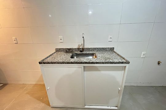 Cozinha de apartamento para alugar com 1 quarto, 34m² em Madureira, Rio de Janeiro